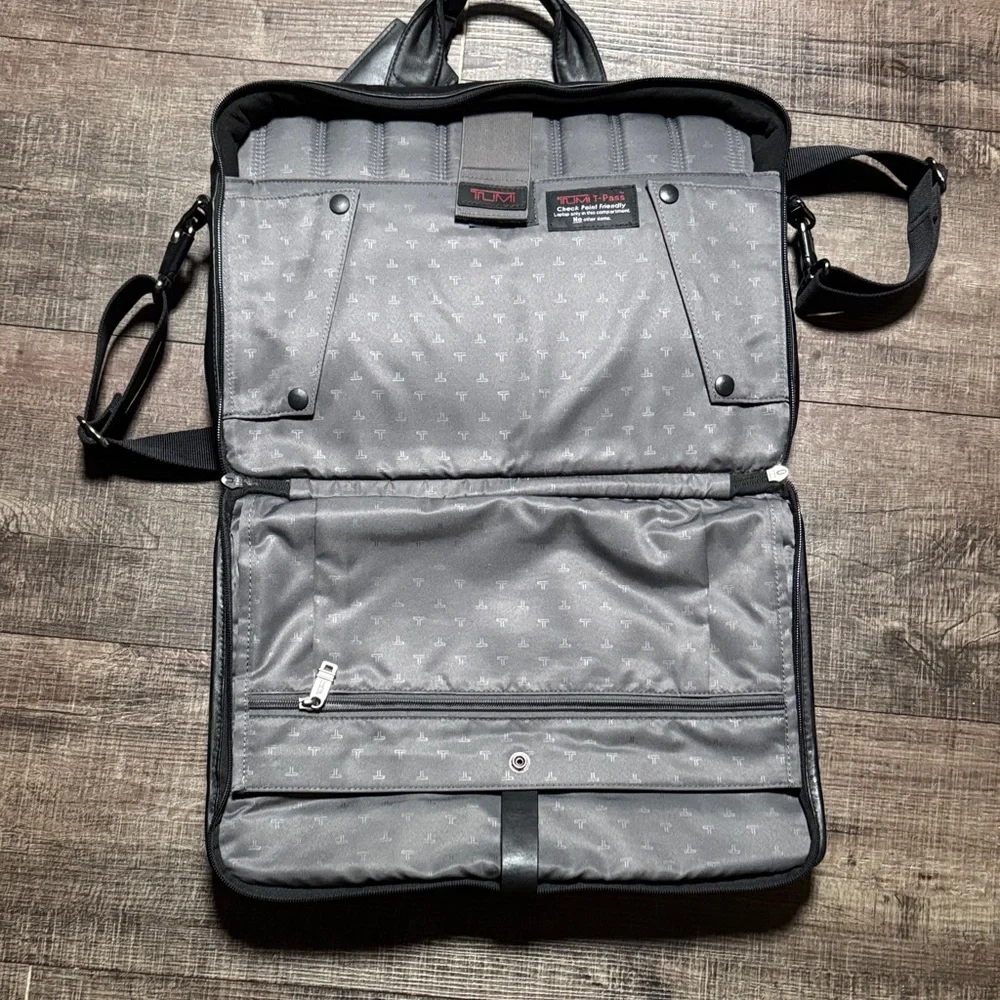 TUMI Alpha Expandable Leather Briefcase/ 💼 Laptop Messenger Shoulder Bag